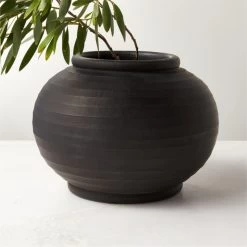 Leto Round Black Terracotta Vase -Chic Living Shop LetoBlackVaseROF22