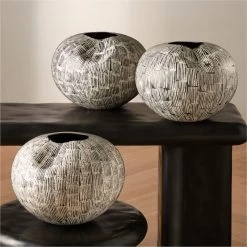 Moe Black And White Ceramic Vase 9 Moe Black And White Ceramic Vase -Chic Living Shop MoeBlackNWhiteVaseAV2SHF23